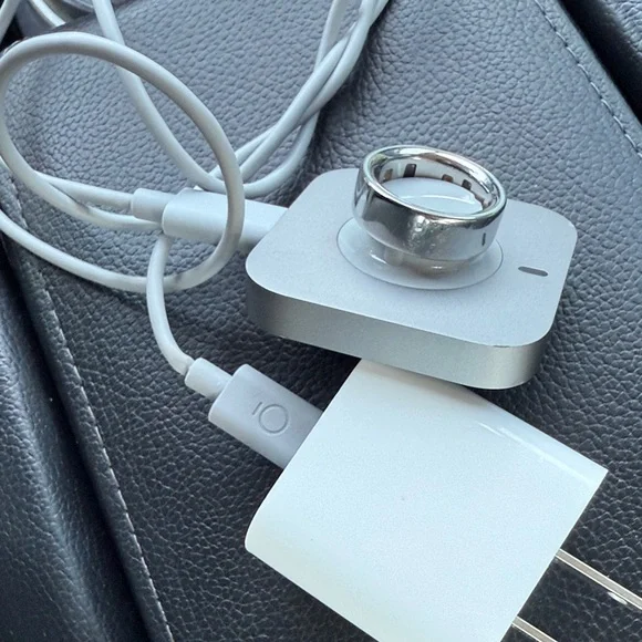 Oura Ring and Charger - Picture 4 of 4